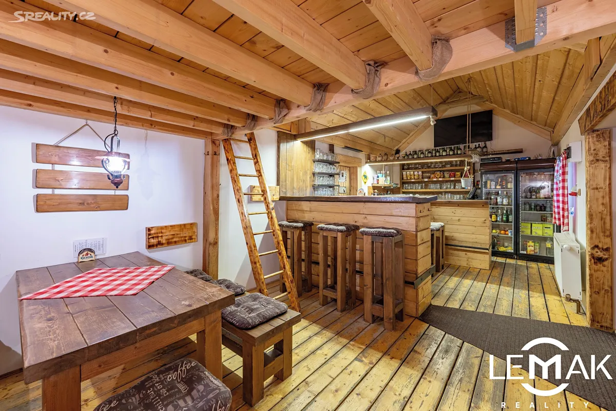 Ubytovací areál s restaurací – snímek 17
