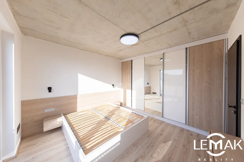 Ložnice s vestavěnou skříní